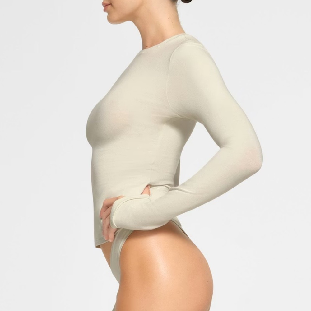 Skims cotton jersey long sleeve t shirt in bone - Picture 2 of 9